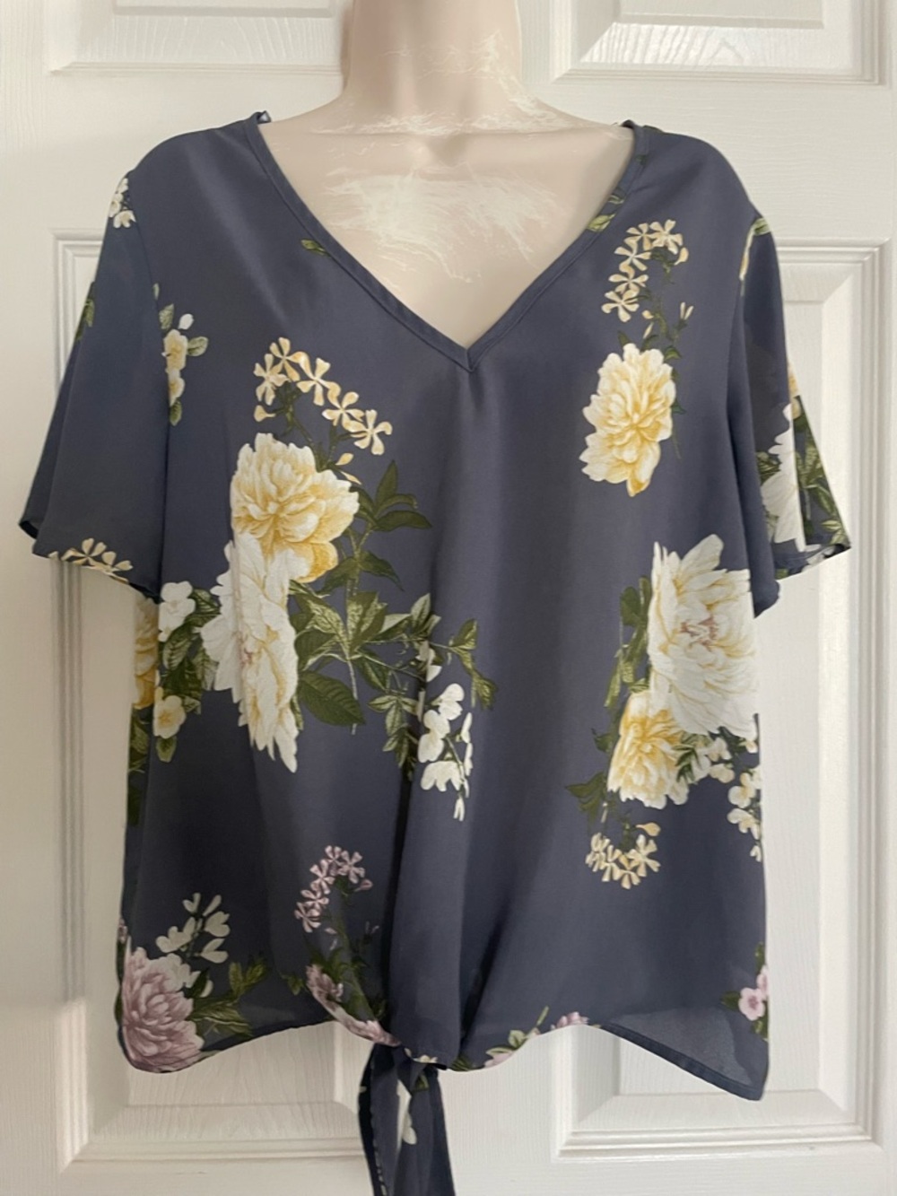 nine britton Gray  Floral V-Neck Tie-Front Top